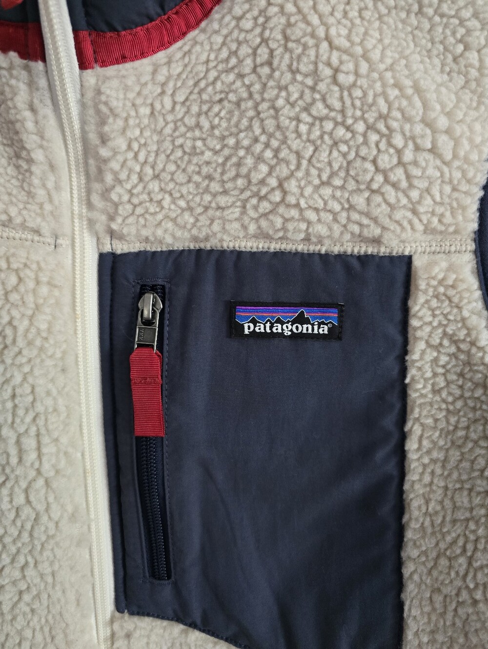 Patagonia Women's Classic Retro-X® Fleece Vest (M) - Picture 2 of 6